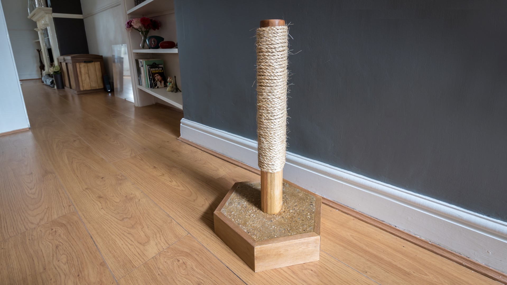 Making A Cat Scratching Post Using Pallet Wood And Concrete Rag 'n